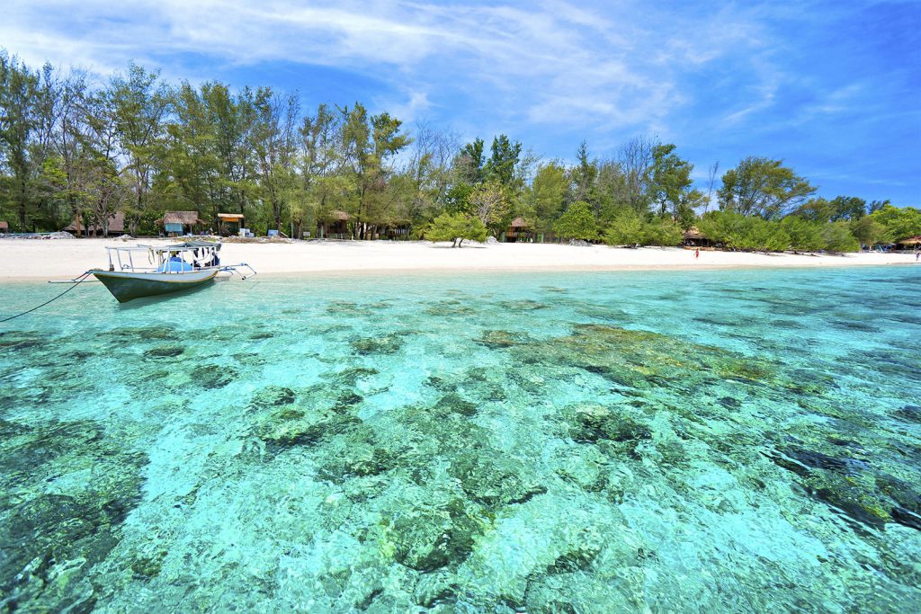 cristal waters around gili air